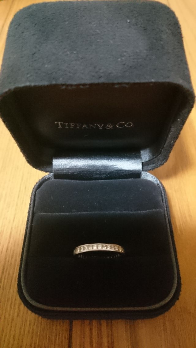 プリンセスカットのフルエタニティリング