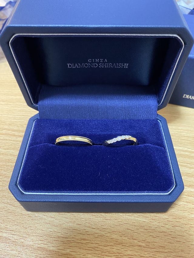 お互いに好きなタイプの指輪を選び、色をYGに揃えました。