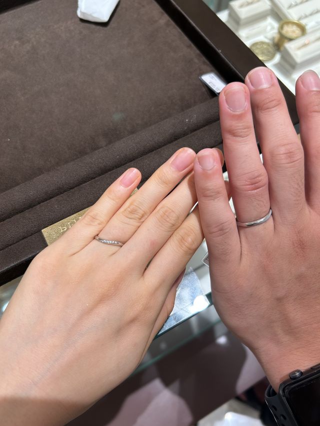 それぞれ好きなデザインを試着しました。カスタムも可能でした。