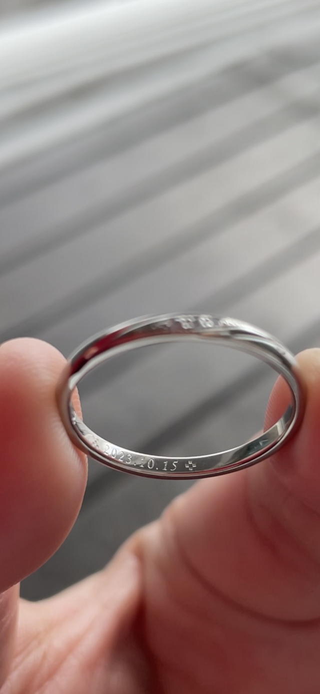 結婚10周年に婚約指輪を購入したアイプリモさんで買いました！