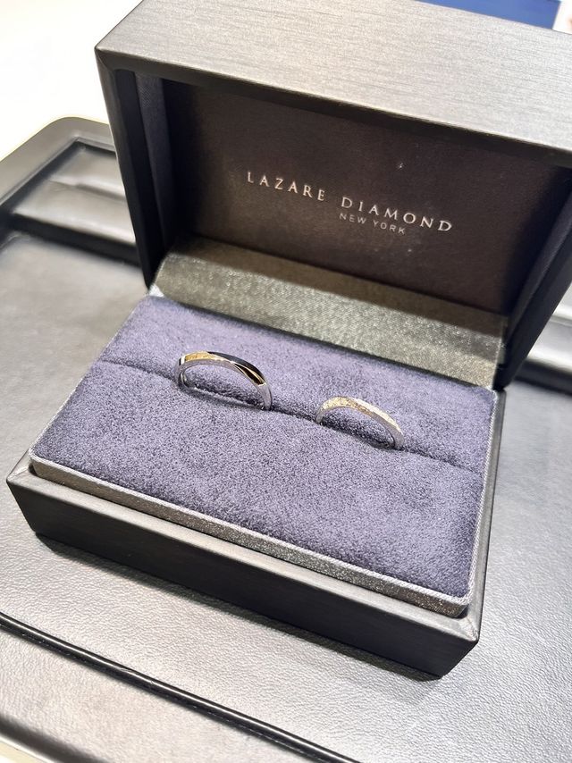 左側のがレイチェルです