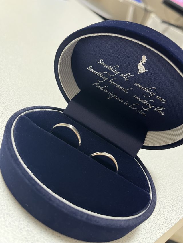 開けた瞬間わぁ〜と声が出てしまうほど綺麗なデザインでした!!