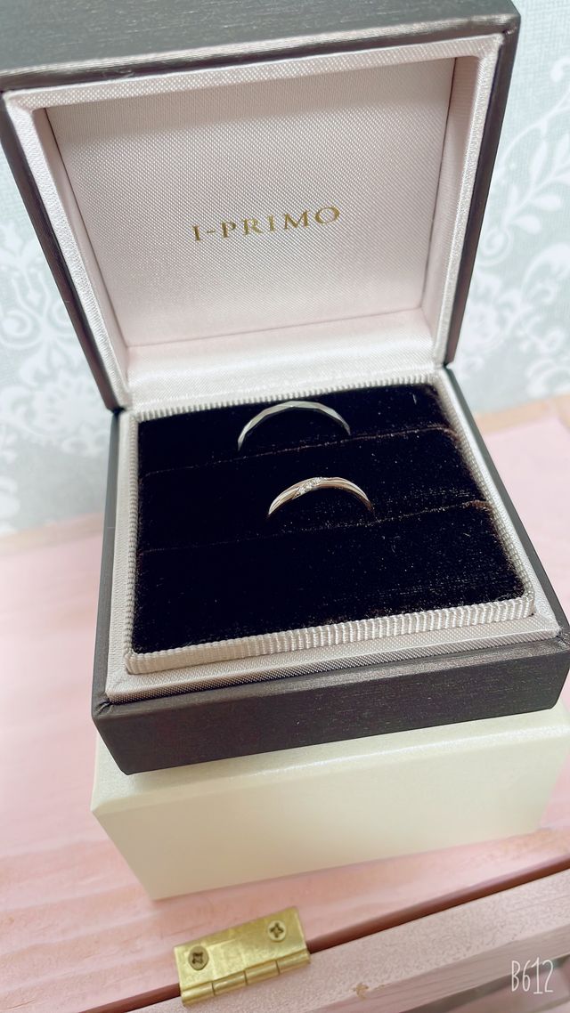 夫婦同じデザインではないのですがこちらを購入しました。