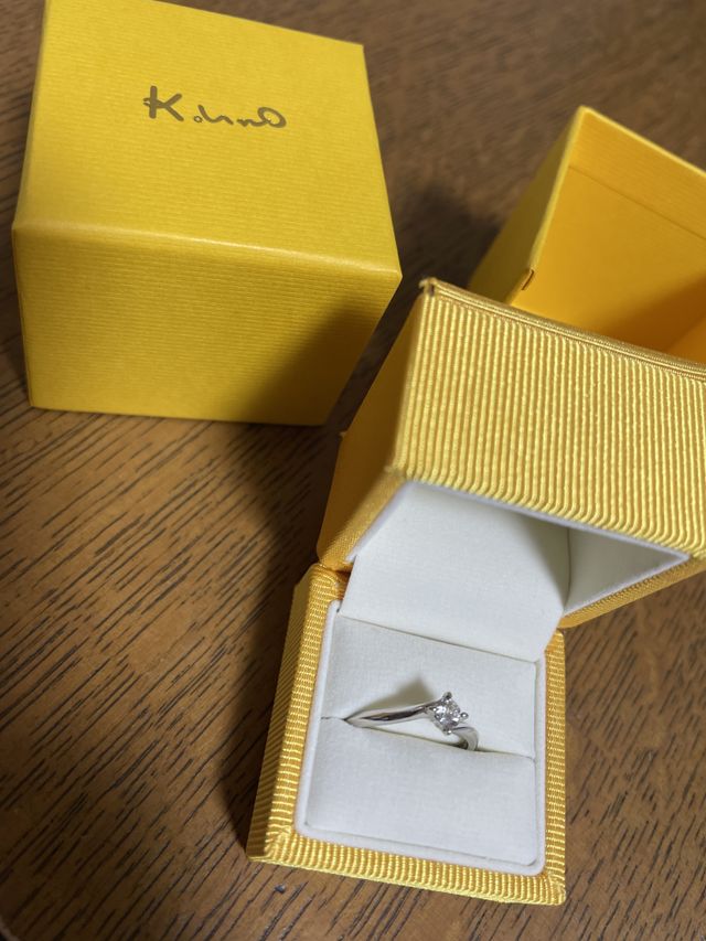 2カラットですが、しっかり輝きが見られて素敵だと感じました。