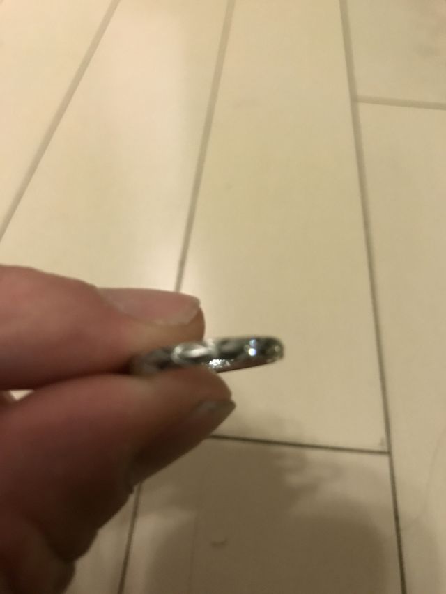 ダイヤモンドの数も選べるので、予算に合わせれます。