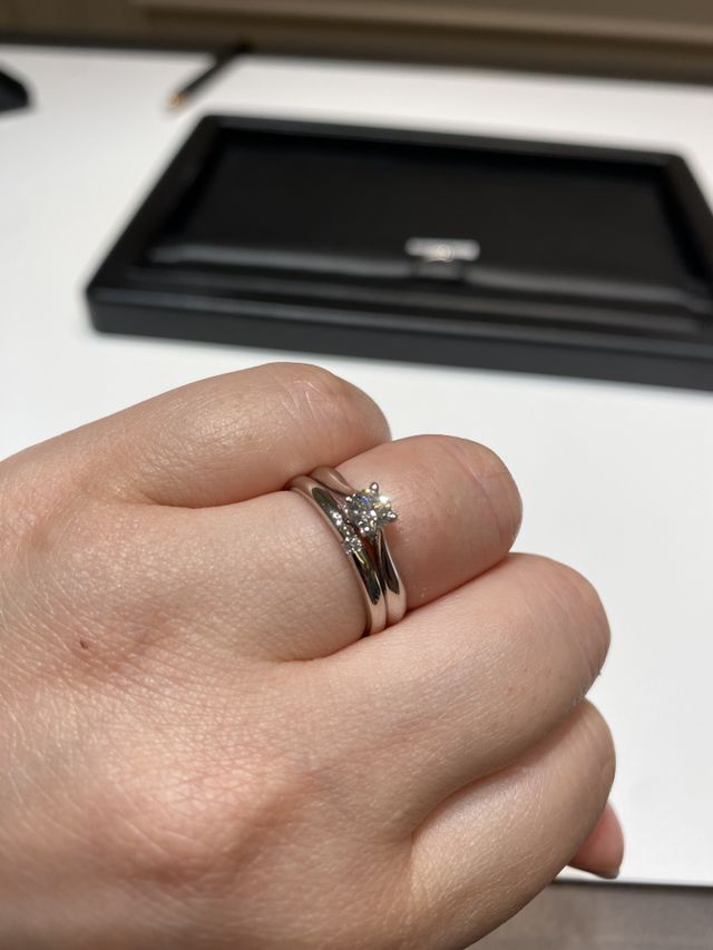 シンプルなソリティアリングです。4爪がポイント。