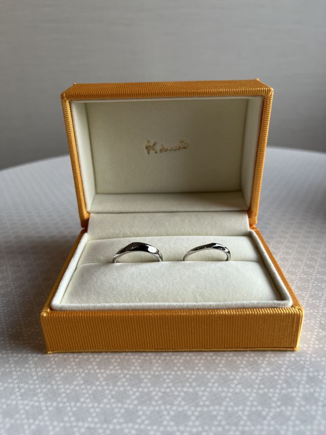 黄色のボックスに2本収納できるようになっています。