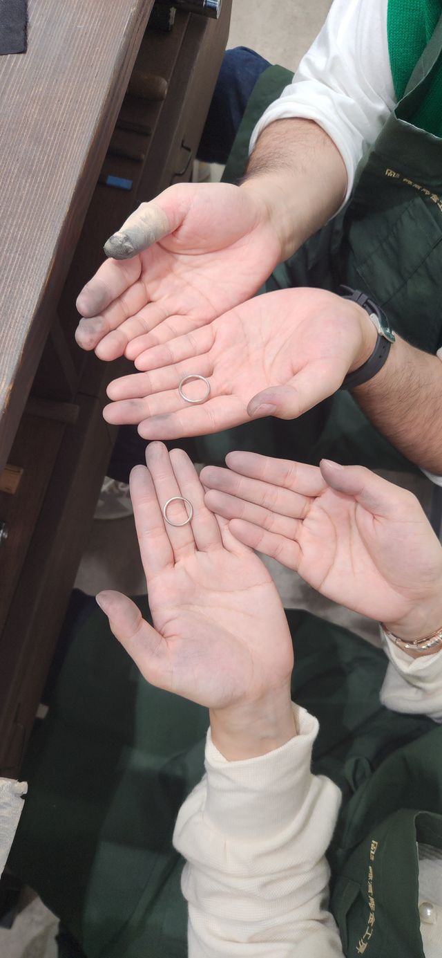 手を黒くしながら作るのが手作りの醍醐味かと思います！楽しい！