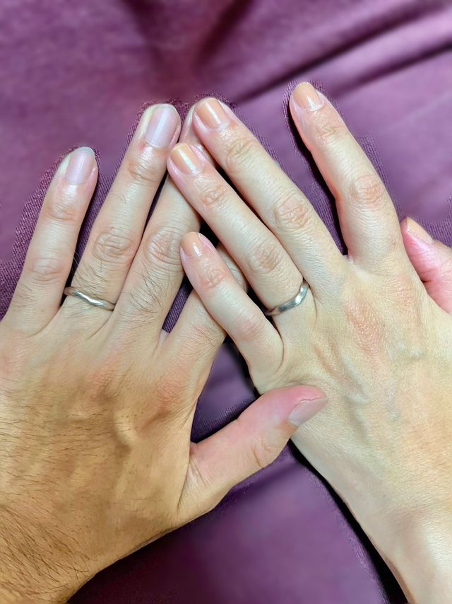 ねじれた形ですが着けると違和感なく馴染みます