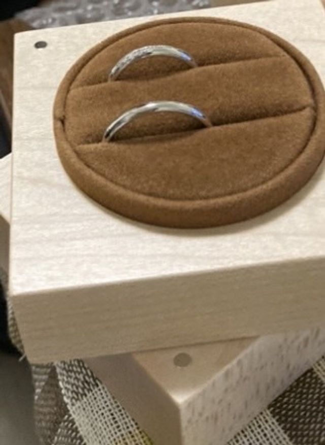 刻印＋新婦の指輪は宝石を付けたので後日郵送で完成品が届きます