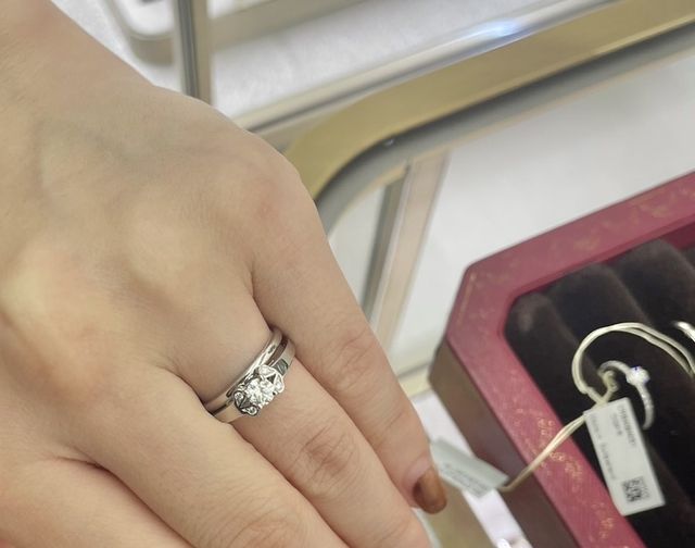婚約指輪:バレリーナ
結婚指輪:1895プラチナ1.8mm