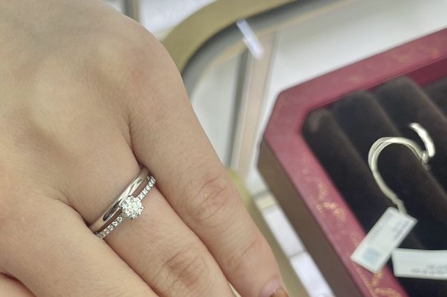 婚約指輪: エタンセル ドゥ カルティエ 結婚指輪:1895