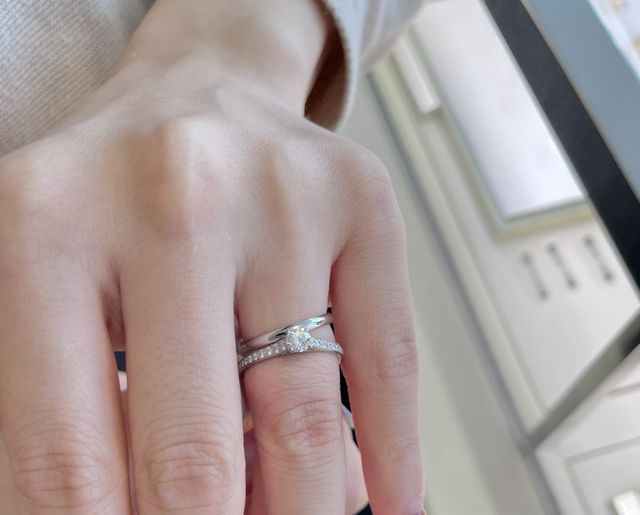 婚約指輪:ロマンス 0.30ct  結婚指輪:タンドルモン