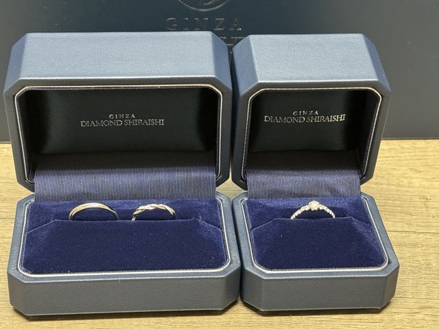 婚約指輪と結婚指輪です。