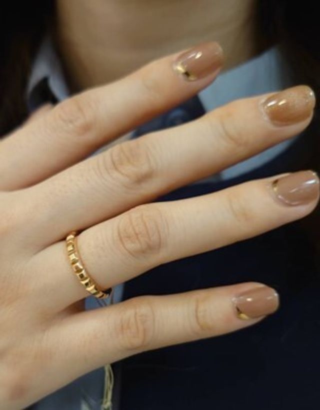 クルドパリ・ミディアムのゴールド。お洒落カラーです