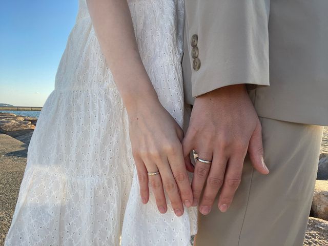指輪を受け取ったその日に海で記念撮影をしました。