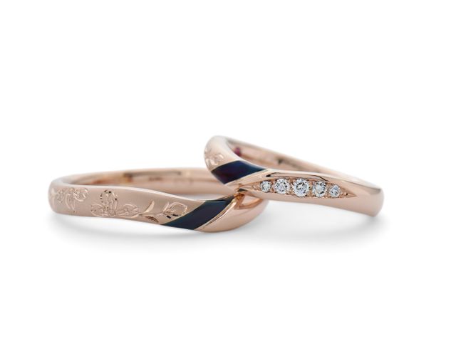 手彫りで桜を描いてくれています。赤銅も入れました。