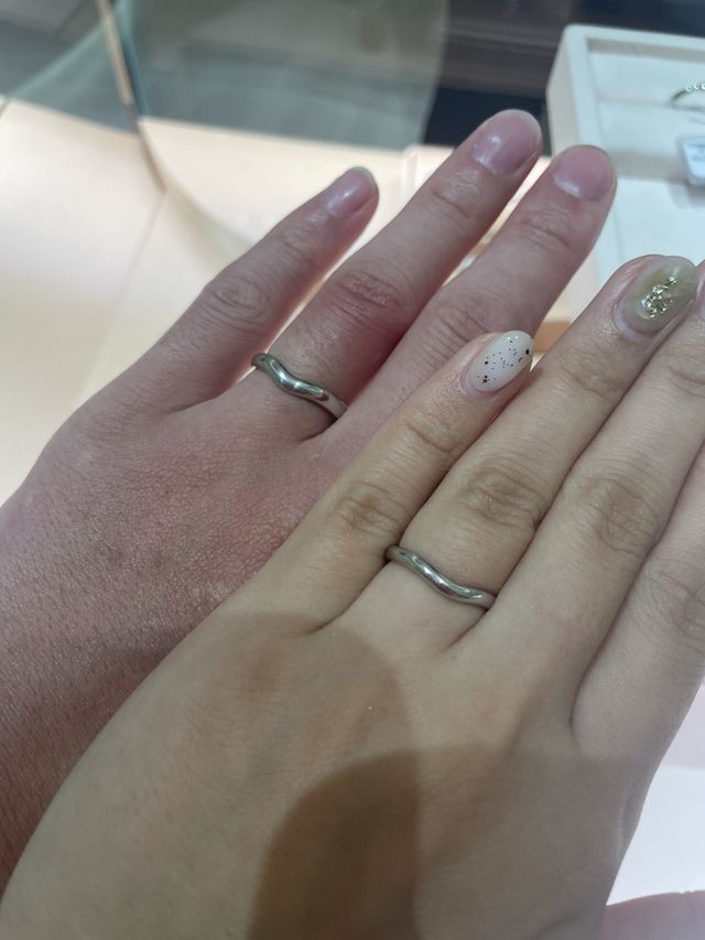 少しウェーブしている形です。