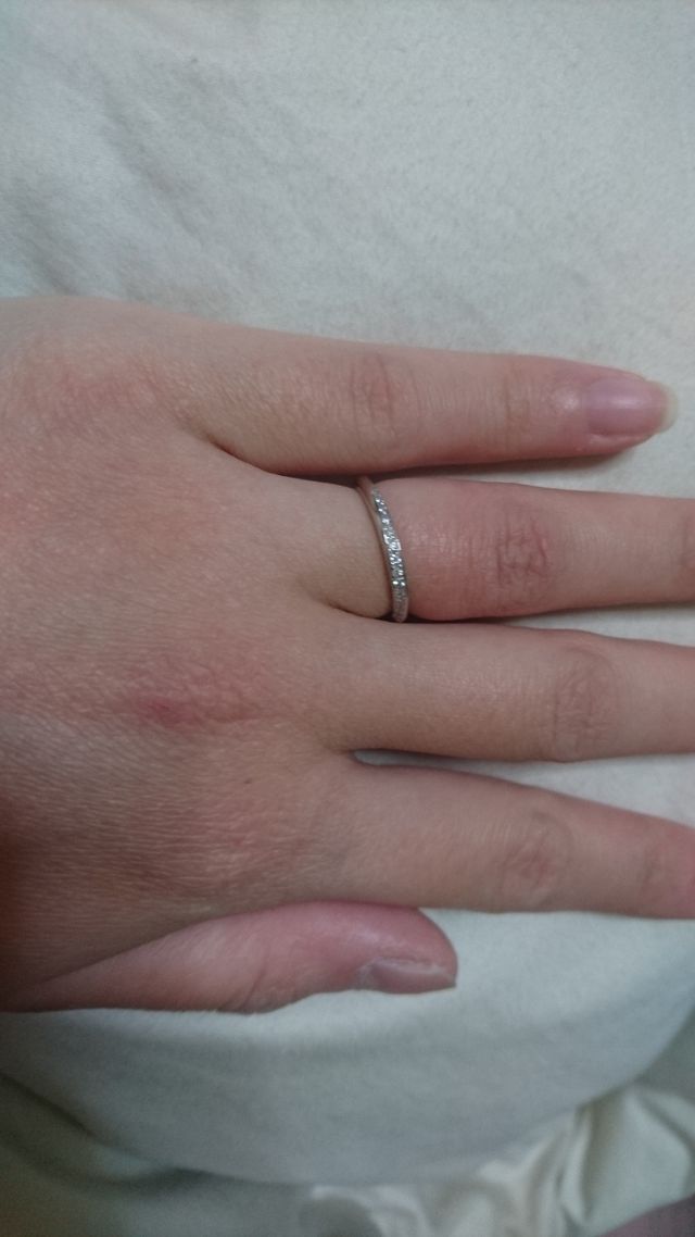 ダイヤが流れ星のように光ってとても綺麗です。