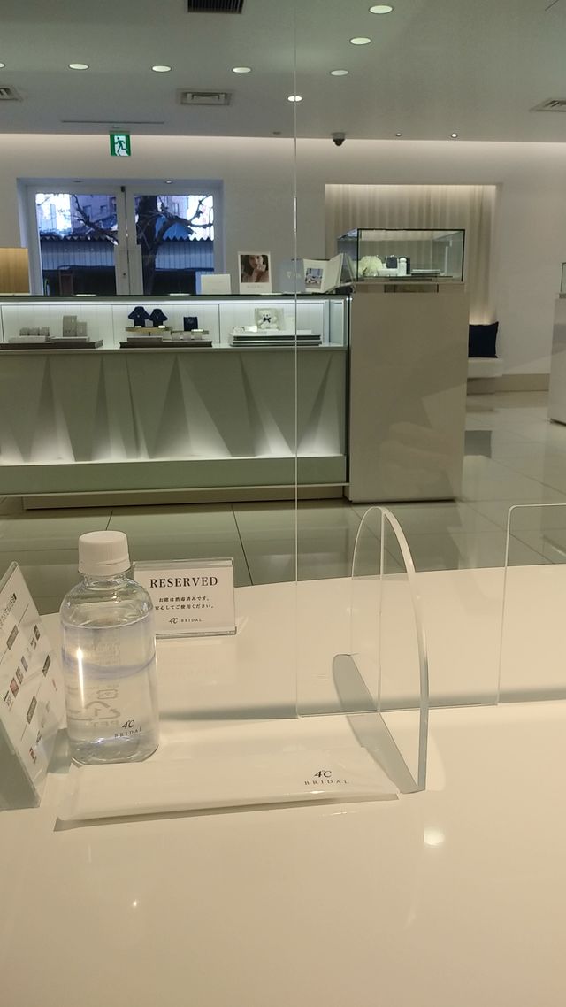 ゆったりとした席から店内の写真を撮ったもの。