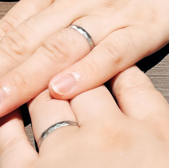 槌目風の模様ですが、1つずつ削って作っているそうです。