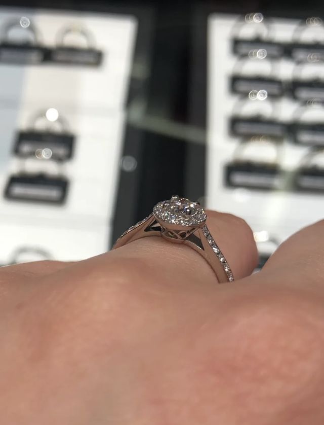 下、横から光が入る構造。