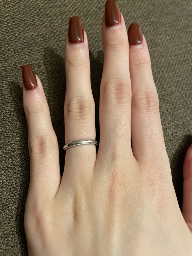 　指が細く見える。