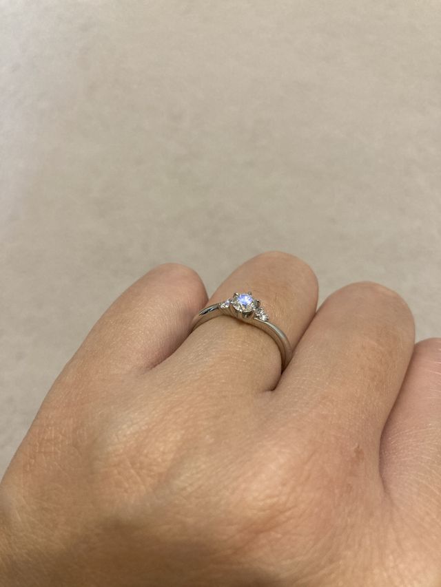 ダイヤモンドの輝きが素敵です