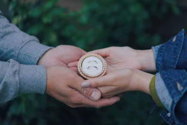 指輪受取時、スタッフさんに素敵に撮って頂きました。