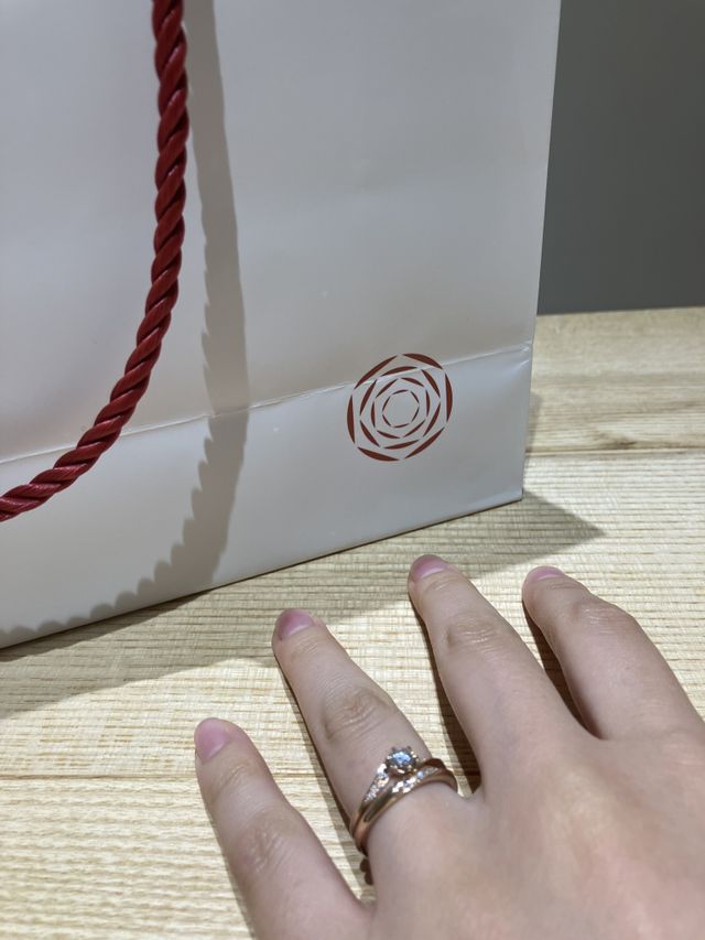 女性用結婚指輪と婚約指輪