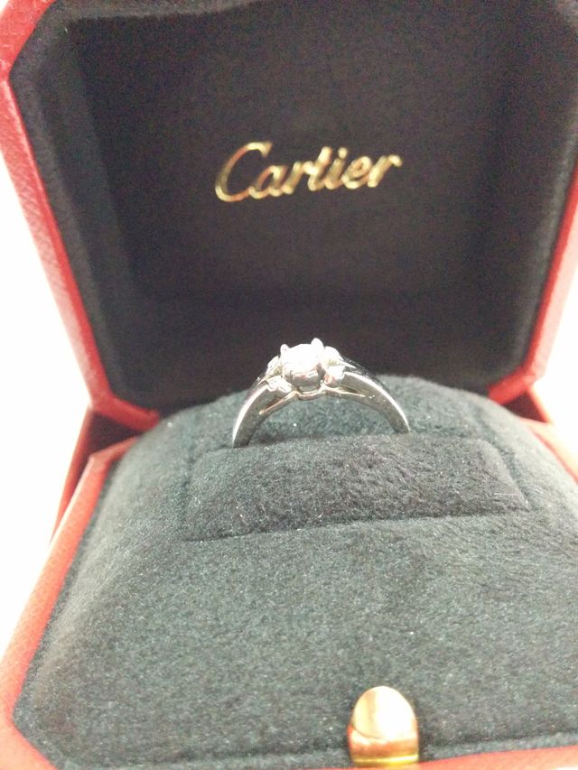 指輪のアップの写真です。