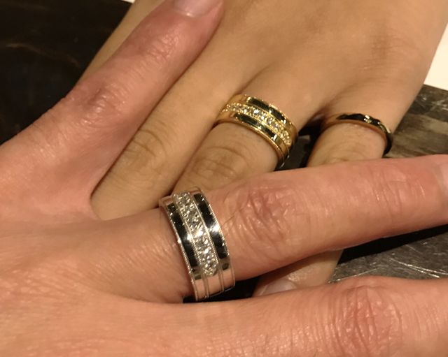 太めの指輪は存在感があって装着感も抜群。