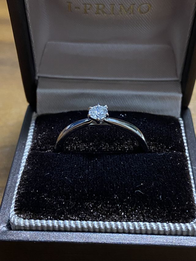 シンプルなデザインです。内側に刻印をいれています。