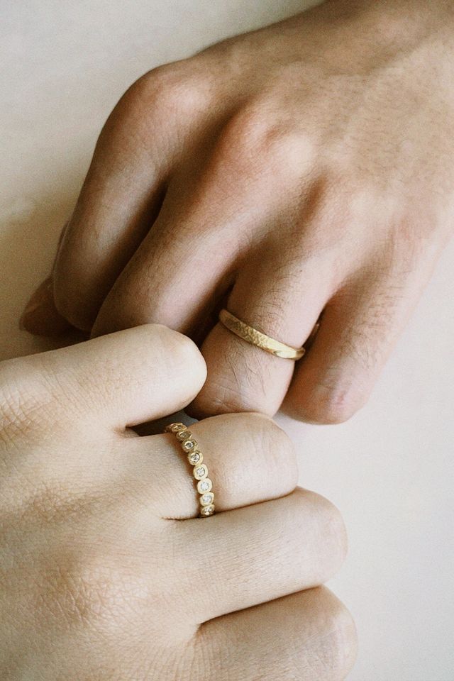 ペアでは無くそれぞれ選びましたが色と加工を同じに揃えました。