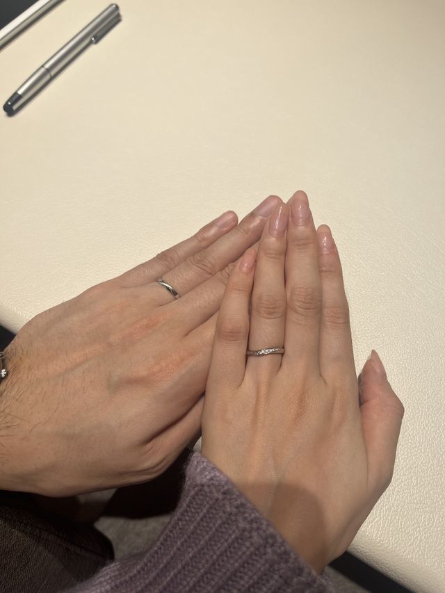 着用時の写真です。
ウェーブデザインは優しい印象になります。