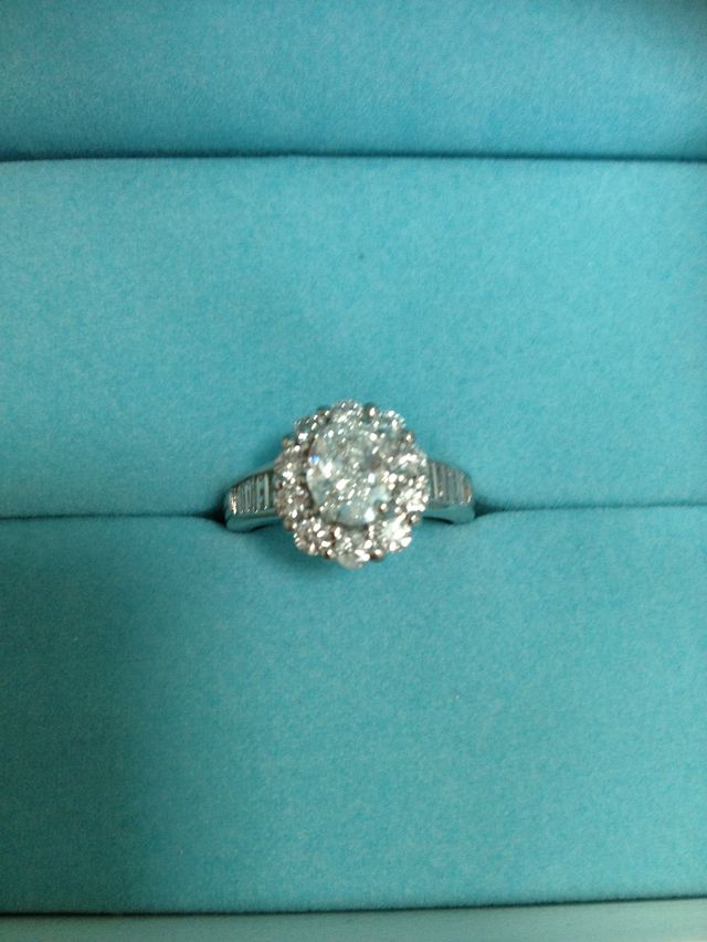 pt900センター1ctオーバー、周り合わせて2ctです。