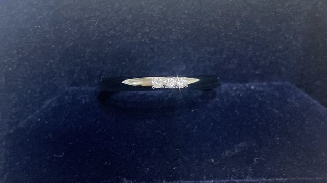 主張しすぎず、小ぶりのダイヤがとても可愛いく気に入りました。