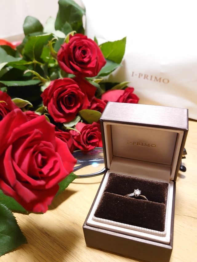 ダイヤモンドが大きく華やか。