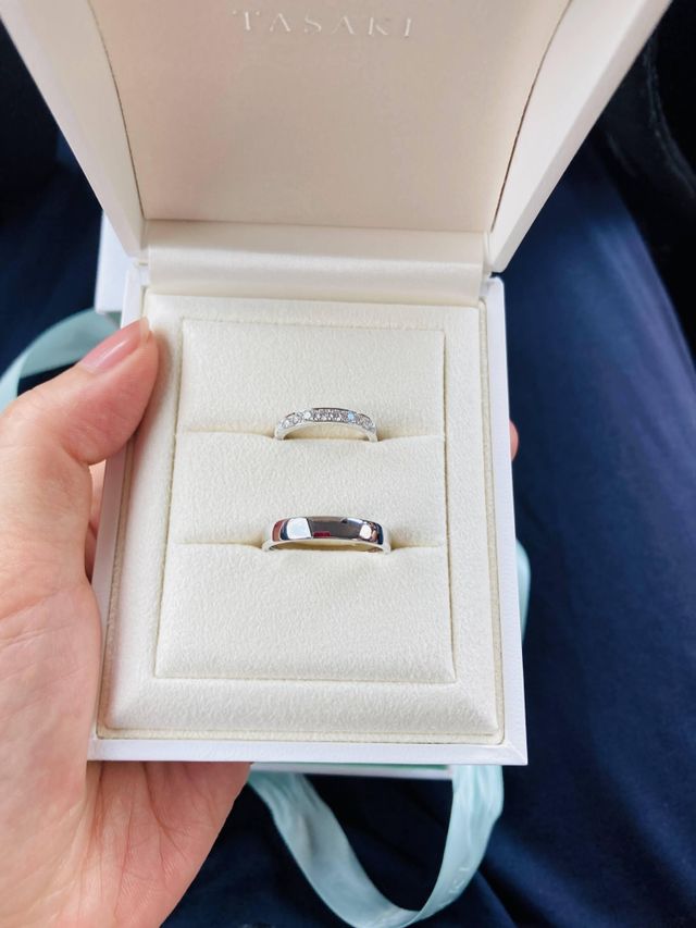 男性用はシンプルな厚みのあるリングにしました