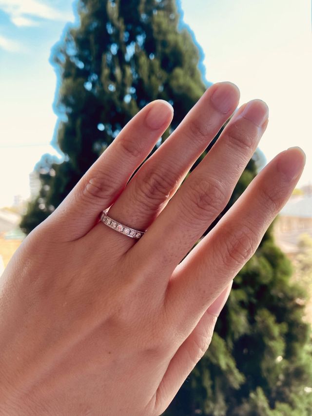 ダイヤの輝きが日陰でもキラキラします