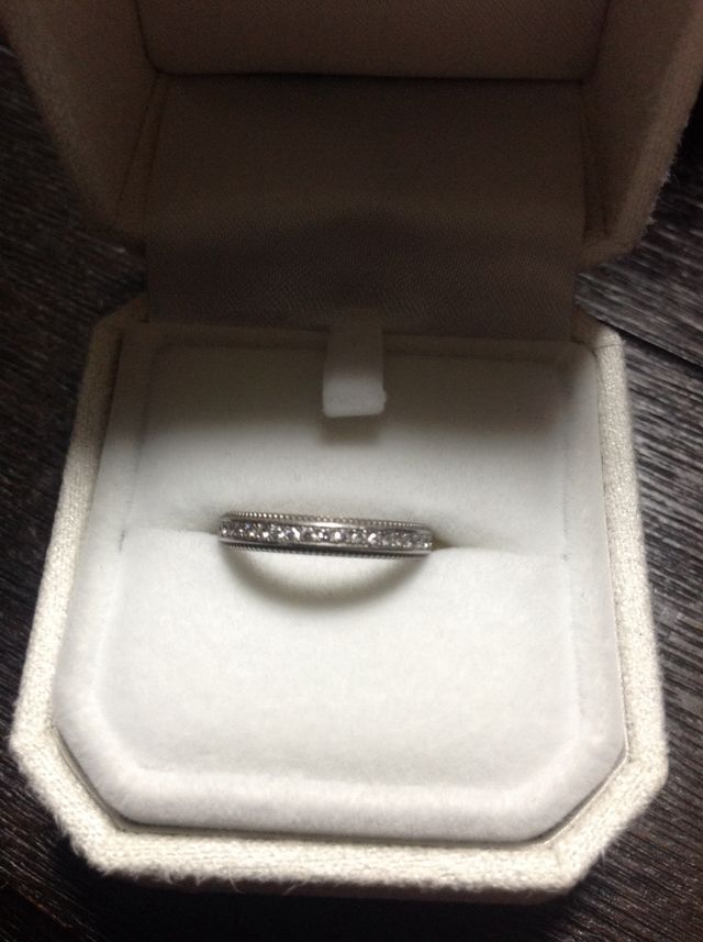 結婚指輪をケースに入れた状態