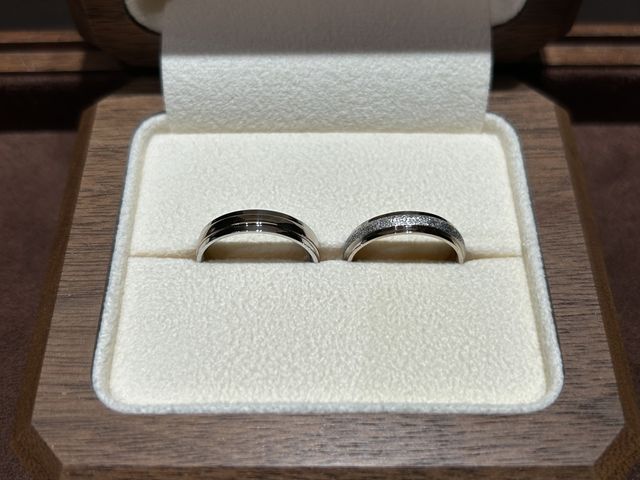 ケースに入った状態で指輪アップで撮りました。