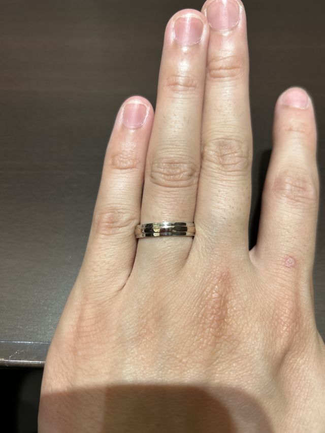 男性用で着用した状態で写真を撮りました。