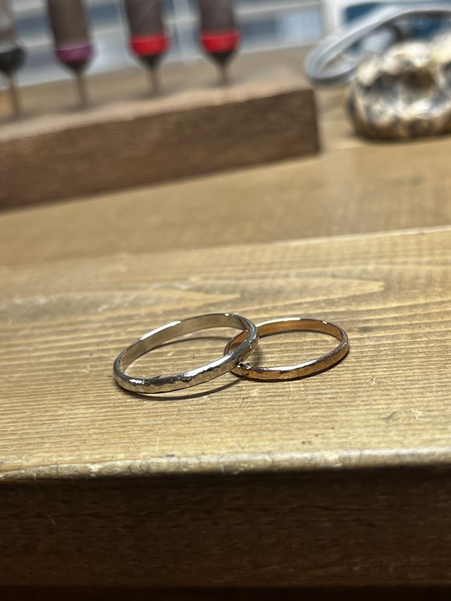 出来たての結婚指輪の写真です！