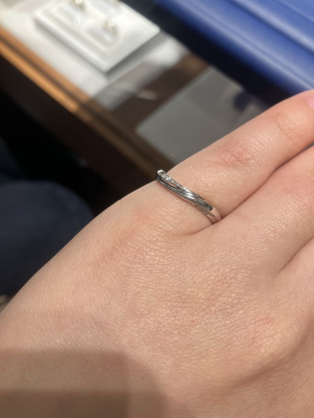 気になるデザインをいくつか試着させていただきました。