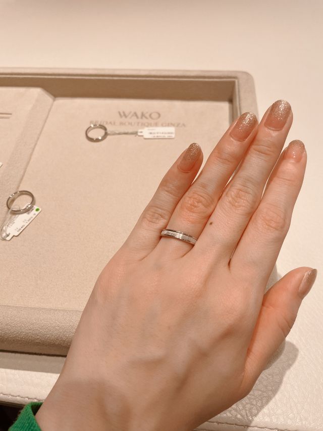 絹の光沢を表現しているようです。