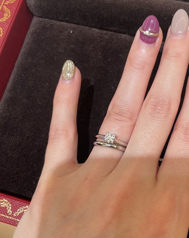 一粒ダイヤのみでシンプルなので、重ね付けもおすすめです。