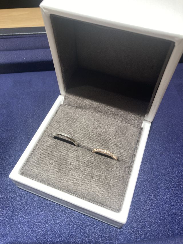 ピンクゴールドが肌に馴染みやすい。