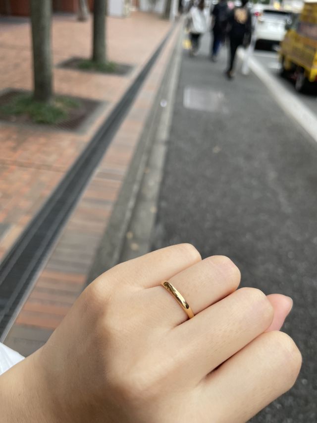 とにかくシンプルで指馴染みが良くて石なしのゴールド！