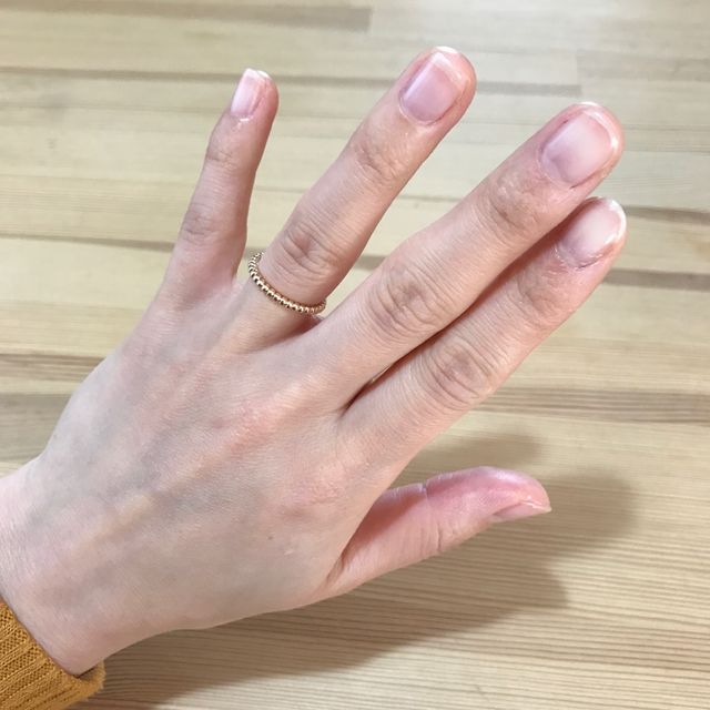 フェミニンさや華やかさを添えてくれる気がします。